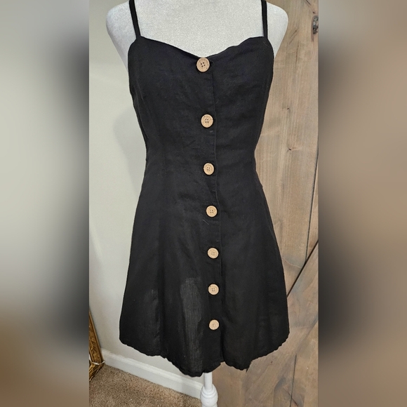 URBAN OUTFITTERS UO Button-Down Strappy Back Linen Dress. Black. Size XS - Picture 8 of 13